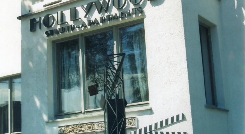 Hollywood Studio Apartments