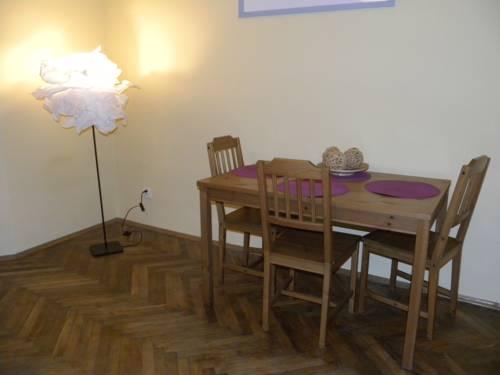 Aleksandra Old Town Apartment