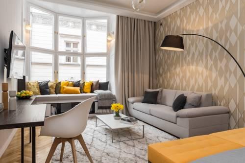 Fragola Apartments Main Square Suite