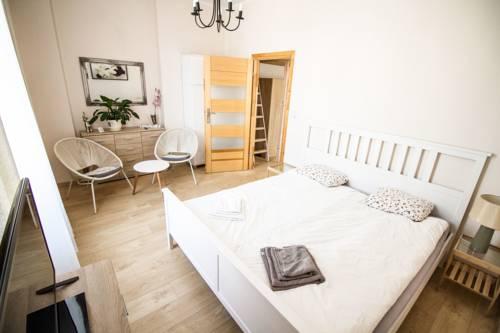 Sw.Krzyza by CozyKrakow Apartments