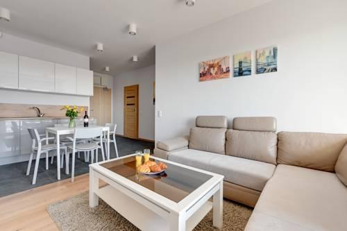 Ocean's View - Top 18th floor Apartment