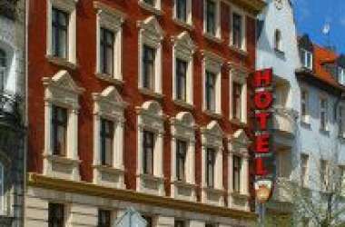 W Starej Kamienicy ***