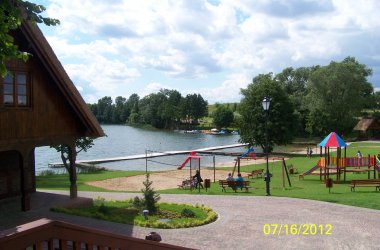 Domki i pokoje studio nad jeziorem w Borach Tucholskich