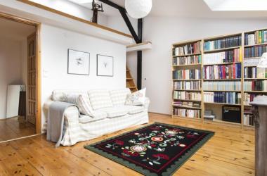 Cozy Old Town Apartment