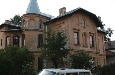 Apartment on a Hill