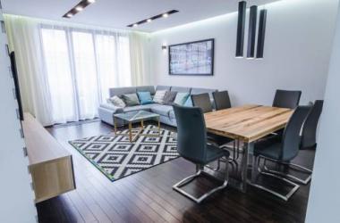 House of Cards Apartments- Krzywa