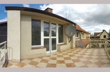 Słoneczny apartament z balkonem