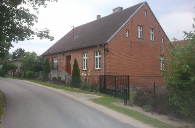 Zabytkowy dom nad jeziorem